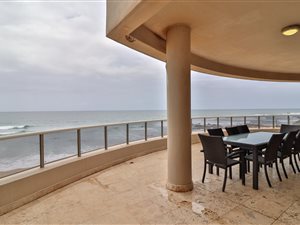 4 Bed Apartment in Compensation Beach