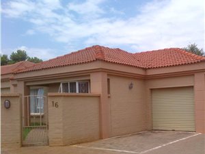 2 Bedroom Townhouse in Langenhoven Park