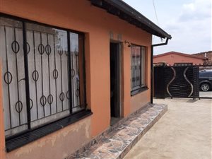 2 Bed House in Tembisa
