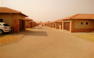3 Bedroom House in Noordwyk