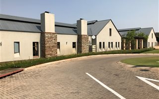 897 m² Land available in Riverside Park