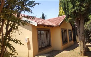 3 Bedroom House in Dhlamini