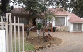 4 Bedroom House in Woodmere