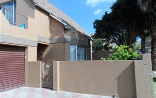3 Bedroom House in Bromhof