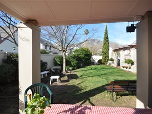 4 Bed House in Die Wingerd