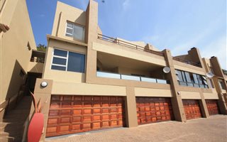 3 Bedroom Townhouse in Constantia Kloof