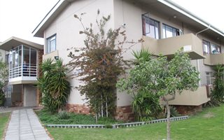 3 Bedroom Apartment in Parow Valley