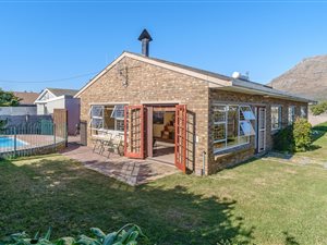 4 Bed House in Frogmore Estate