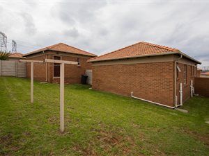 3 Bed House in Thatch Hill Estate