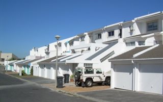3 Bedroom Cluster in Bloubergrant