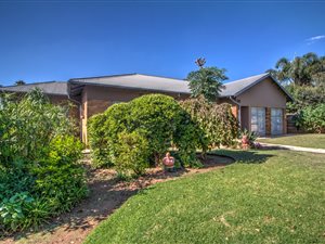 5 Bed House in Kempton Park Central