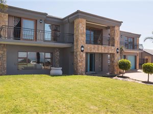 4 Bed House in Village On Sea