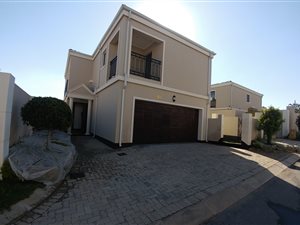 3 Bed Duplex in Maroeladal
