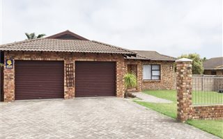 3 Bedroom House in Beverley Grove