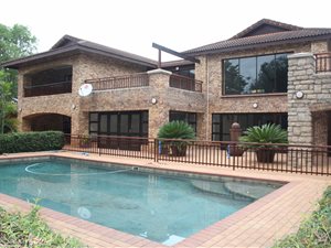 7 Bed House in White River Country Estate