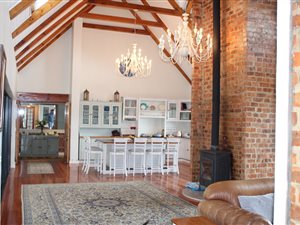 5 Bed House in Grotto Bay