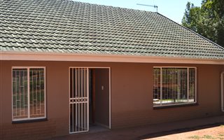 4 Bedroom House in Lynnwood Glen