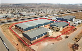 4000 m² Commercial space in Clayville