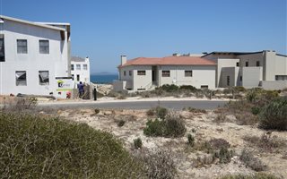 353 m² Land available in Calypso Beach
