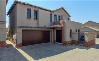 2 Bedroom Townhouse in Ebotse Estate