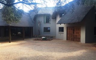 6 Bedroom House in Kshane Lake Lodge