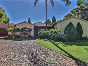 4 Bed House in Rooihuiskraal