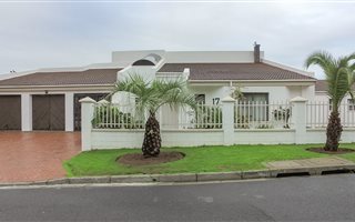 11 Bedroom House in Loevenstein