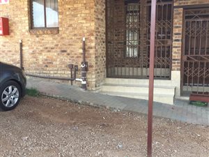 2 Bedroom Apartment in Olievenhoutbosch