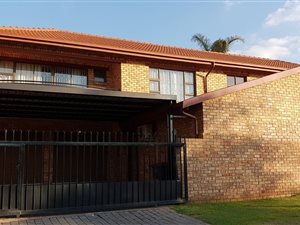 4 Bed House in Wierda Glen