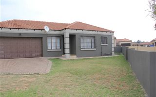 3 Bedroom House in Jackaroo Park