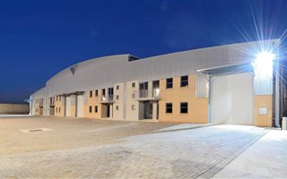 451 m² Industrial space in Gateway Industrial Park