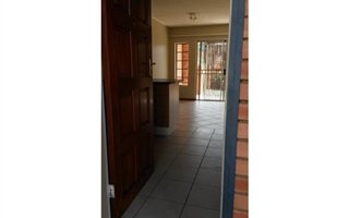 2 Bedroom Townhouse in Mooikloof Ridge