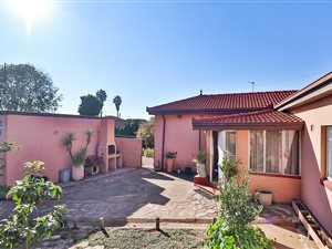 3 Bed House in Rewlatch