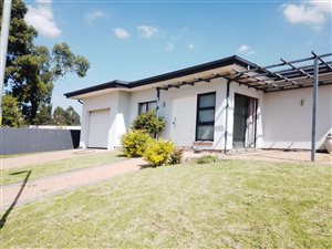 3 Bed Townhouse in Mackenzie Park
