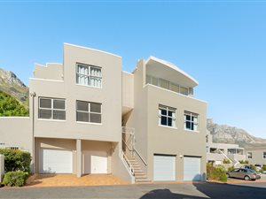 2 Bed Apartment in Vredehoek
