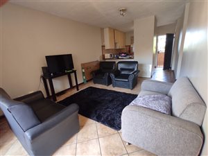 2 Bed Apartment in Die Hoewes