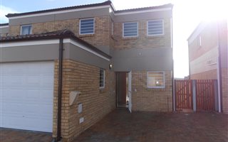 3 Bedroom Duplex in Protea Heights