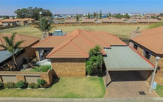 3 Bedroom Cluster in Newmarket Park