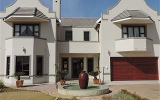 5 Bedroom House in Boschkop