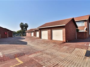 2 Bed Townhouse in Moreleta Park