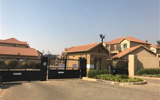 2 Bedroom Townhouse in Pomona