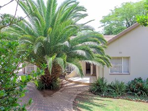 4 Bedroom House in Aston Manor