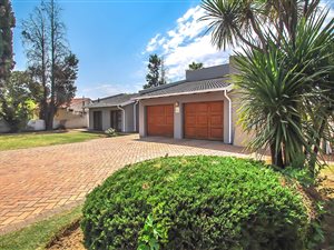 4 Bed House in Fleurhof