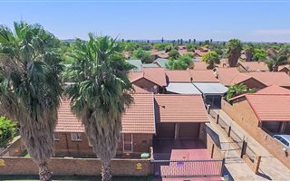 3 Bedroom House in Rooihuiskraal North
