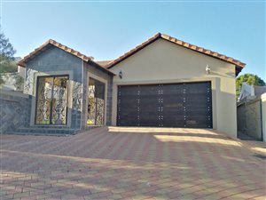 5 Bed House in Honeydew Manor