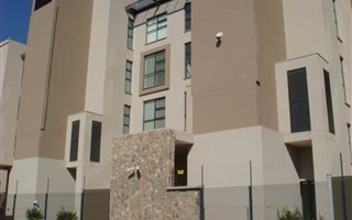 3 Bedroom Apartment in Houghton Estate