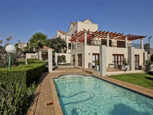 2 Bed Apartment in Sunninghill