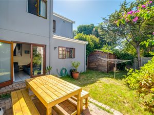 3 Bed Townhouse in Lakeside