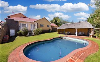 4 Bedroom House in Florida Hills