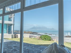 8 Bed House in Bloubergstrand